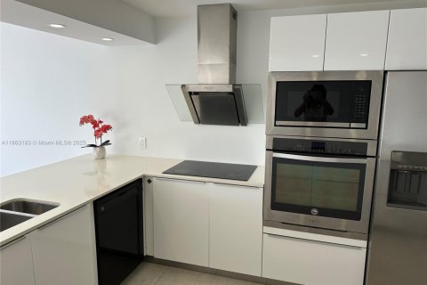 Снять в аренду кондоминиум в Халландейл-Бич, Флорида 1 спальня, 99.87м2, № 1890351 - фото 12