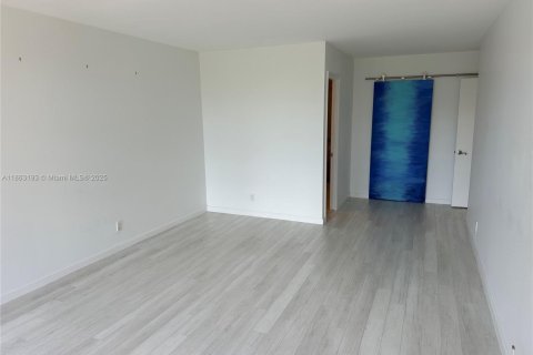 Снять в аренду кондоминиум в Халландейл-Бич, Флорида 1 спальня, 99.87м2, № 1890351 - фото 16