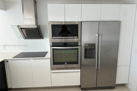 Снять в аренду кондоминиум в Халландейл-Бич, Флорида 1 спальня, 99.87м2, № 1890351 - фото 11