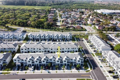 Adosado en venta en Homestead, Florida, 3 dormitorios, 169.73 m2 № 2054741 - foto 2