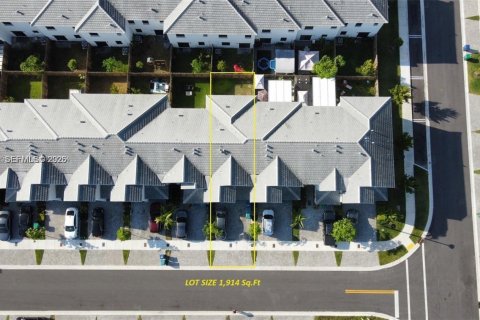 Adosado en venta en Homestead, Florida, 3 dormitorios, 169.73 m2 № 2054741 - foto 3