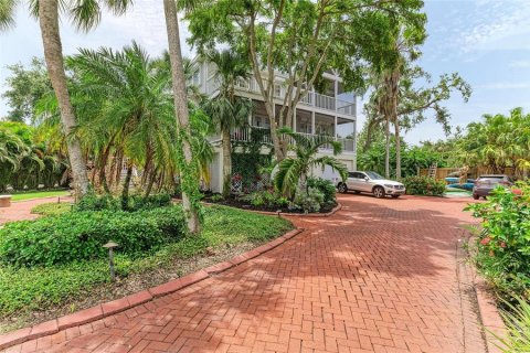 House in Sarasota, Florida 4 bedrooms, 306.58 sq.m. № 1773657 - photo 2