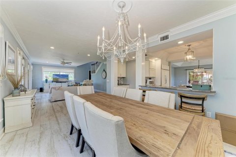 House in Sarasota, Florida 4 bedrooms, 306.58 sq.m. № 1773657 - photo 14