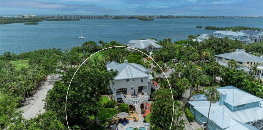 House in Sarasota, Florida 4 bedrooms, 306.58 sq.m. № 1773657