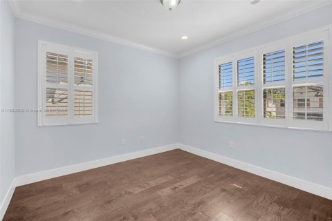 House in Hialeah, Florida 3 bedrooms, 230.96 sq.m. № 1923277 - photo 25