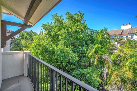 House in Hialeah, Florida 3 bedrooms, 230.96 sq.m. № 1923277 - photo 22