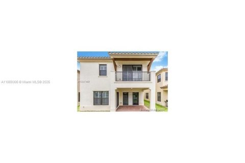 House in Hialeah, Florida 3 bedrooms, 230.96 sq.m. № 1923277 - photo 2