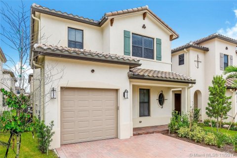 House in Hialeah, Florida 3 bedrooms, 230.96 sq.m. № 1923277 - photo 1