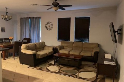 Adosado en alquiler en Orlando, Florida, 3 dormitorios, 163.88 m2 № 1833714 - foto 1