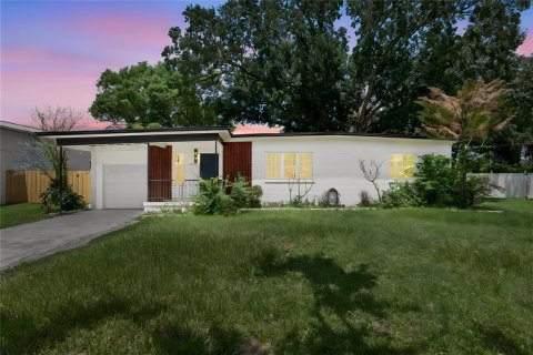House in Orlando, Florida 3 bedrooms, 117.34 sq.m. № 2299389