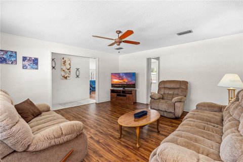House in Edgewater, Florida 3 bedrooms, 130.06 sq.m. № 1846992 - photo 6
