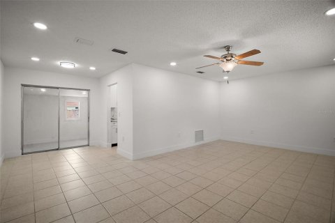 Villa ou maison à louer à Ocala, Floride: 3 chambres, 102.19 m2 № 2114194 - photo 4
