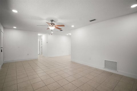 Villa ou maison à louer à Ocala, Floride: 3 chambres, 102.19 m2 № 2114194 - photo 5