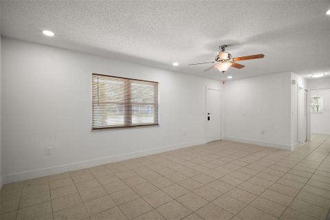 Villa ou maison à louer à Ocala, Floride: 3 chambres, 102.19 m2 № 2114194 - photo 6