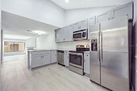 Adosado en alquiler en Tampa, Florida, 3 dormitorios, 157 m2 № 2275689 - foto 2