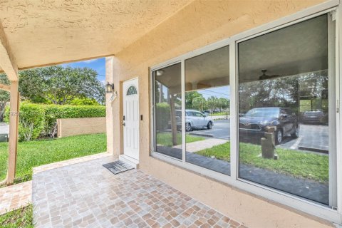 Townhouse in Coral Springs, Florida 3 bedrooms, 159.79 sq.m. № 1983740 - photo 4