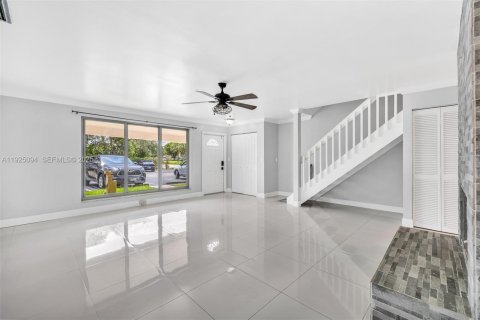Townhouse in Coral Springs, Florida 3 bedrooms, 159.79 sq.m. № 1983740 - photo 8