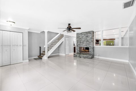 Townhouse in Coral Springs, Florida 3 bedrooms, 159.79 sq.m. № 1983740 - photo 7