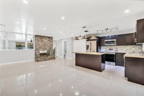 Townhouse in Coral Springs, Florida 3 bedrooms, 159.79 sq.m. № 1983740 - photo 11