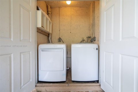 Townhouse in Coral Springs, Florida 3 bedrooms, 159.79 sq.m. № 1983740 - photo 20