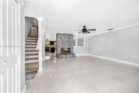 Townhouse in Coral Springs, Florida 3 bedrooms, 159.79 sq.m. № 1983740 - photo 5