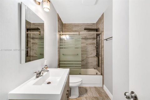 Townhouse in Coral Springs, Florida 3 bedrooms, 159.79 sq.m. № 1983740 - photo 29