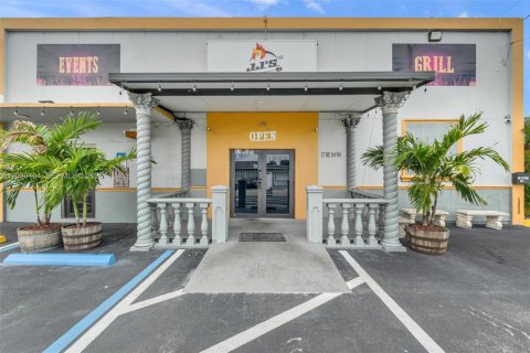 Commercial property in Homestead, Florida № 2086141 - photo 3