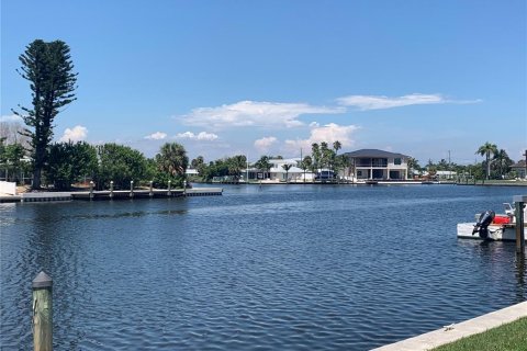 Terreno en venta en Holmes Beach, Florida № 1918756 - foto 1
