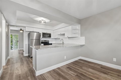 Appartement à louer à Tampa, Floride: 1 chambre, 74.32 m2 № 2097325 - photo 2