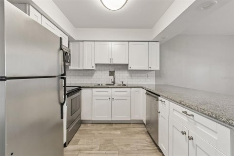 Appartement à louer à Tampa, Floride: 1 chambre, 74.32 m2 № 2097325 - photo 4