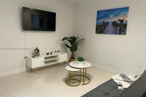 Propiedad comercial en venta en Miami, Florida № 2013112 - foto 9