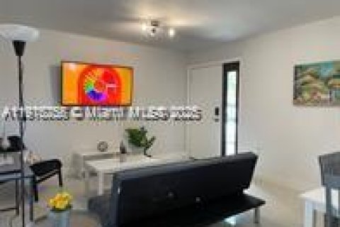 Propiedad comercial en venta en Miami, Florida № 2013112 - foto 10