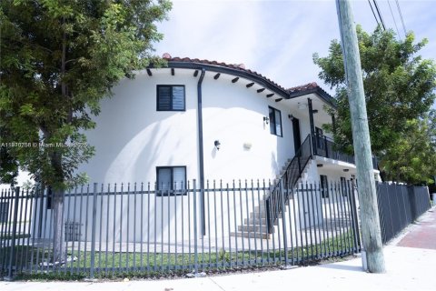 Propiedad comercial en venta en Miami, Florida № 2013112 - foto 16