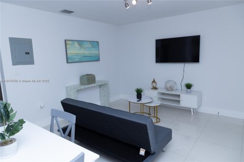 Propiedad comercial en venta en Miami, Florida № 2013112 - foto 21