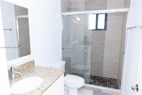 Propiedad comercial en venta en Miami, Florida № 2013112 - foto 29