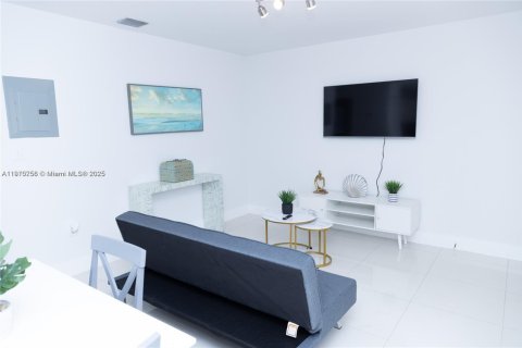 Propiedad comercial en venta en Miami, Florida № 2013112 - foto 22