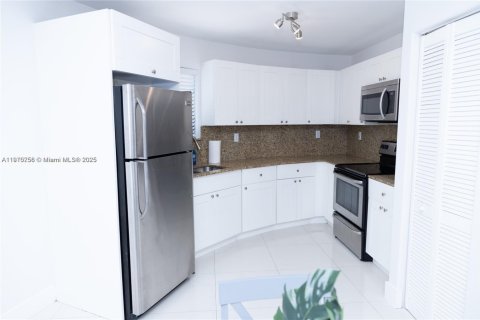 Propiedad comercial en venta en Miami, Florida № 2013112 - foto 26