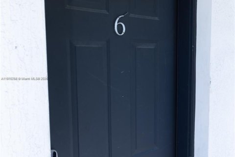 Propiedad comercial en venta en Miami, Florida № 2013112 - foto 18