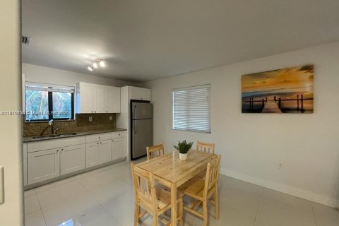 Propiedad comercial en venta en Miami, Florida № 2013112 - foto 13