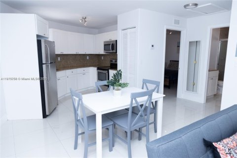 Propiedad comercial en venta en Miami, Florida № 2013112 - foto 28