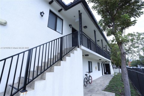 Propiedad comercial en venta en Miami, Florida № 2013112 - foto 1