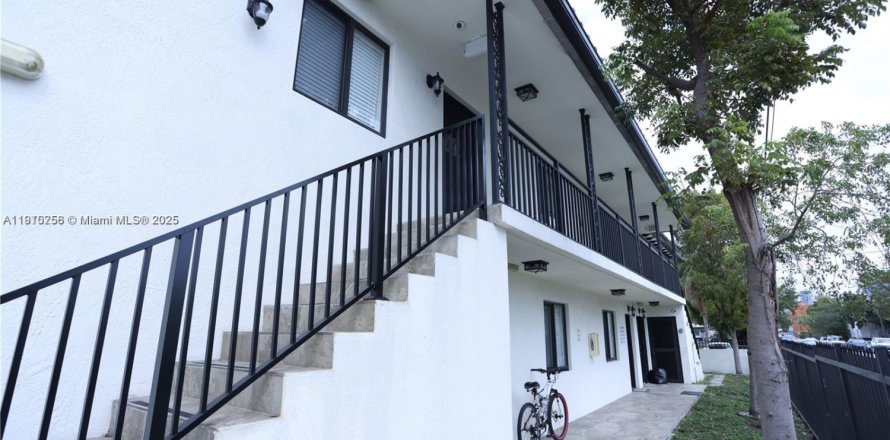 Propiedad comercial en Miami, Florida № 2013112