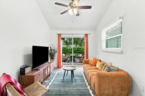 House in Saint Petersburg, Florida 3 bedrooms, 140.84 sq.m. № 2259019 - photo 14