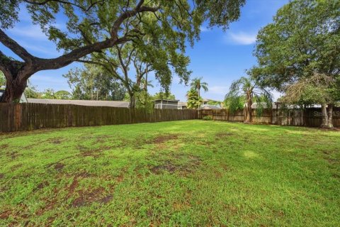 House in Saint Petersburg, Florida 3 bedrooms, 140.84 sq.m. № 2259019 - photo 29