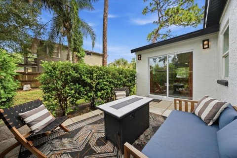 House in Saint Petersburg, Florida 3 bedrooms, 140.84 sq.m. № 2259019 - photo 5
