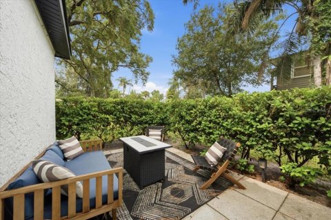House in Saint Petersburg, Florida 3 bedrooms, 140.84 sq.m. № 2259019 - photo 26
