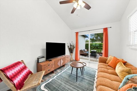 House in Saint Petersburg, Florida 3 bedrooms, 140.84 sq.m. № 2259019 - photo 15