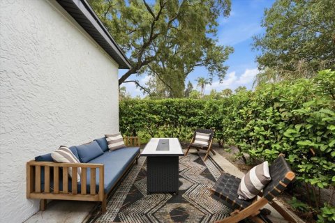 House in Saint Petersburg, Florida 3 bedrooms, 140.84 sq.m. № 2259019 - photo 25