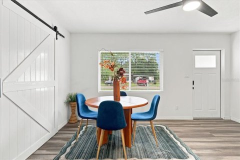 House in Saint Petersburg, Florida 3 bedrooms, 140.84 sq.m. № 2259019 - photo 9