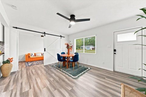 House in Saint Petersburg, Florida 3 bedrooms, 140.84 sq.m. № 2259019 - photo 7